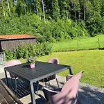 Vakantiehuis Haus Im Gruenen, Ruhe, Grosser Eingezaeunter Garten - Ideal Fuer Familien Und Hunde