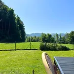 Haus Im Gruenen, Ruhe, Grosser Eingezaeunter Garten - Ideal Fuer Familien Und Hunde Vakantiehuis Pinsdorf