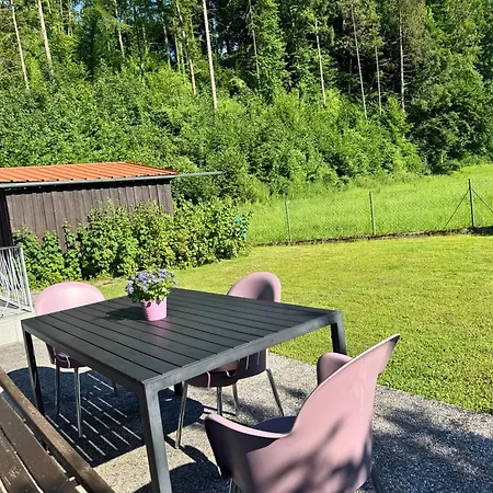 펜션 Haus Im Gruenen, Ruhe, Grosser Eingezaeunter Garten - Ideal Fuer Familien Und Hunde