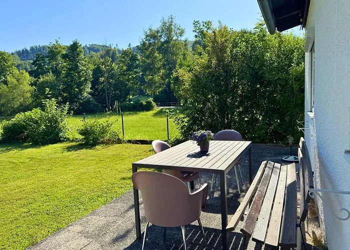 Feriehus Haus Im Gruenen, Ruhe, Grosser Eingezaeunter Garten - Ideal Fuer Familien Und Hunde